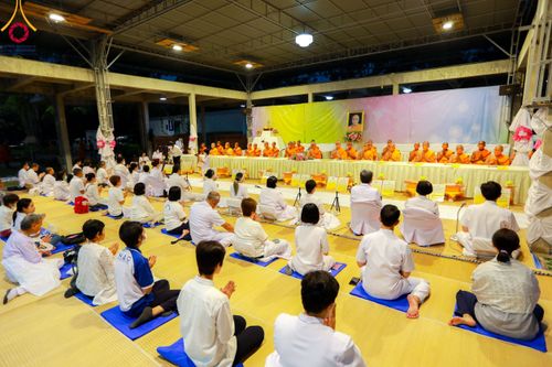 ภาพ No.110975:พิธีถวายภัตตาหารเป็นสังฆทาน แด่คณะพระธรรมยาตราฯ ในโครงการธรรมยาตรา กตัญญูบูชา มหาปูชนียาจารย์ พระมงคลเทพมุนี(สด จนฺทสโร) พระผู้ปราบมาร อนุสรณ์สถาน 7 แห่ง ปีที่ 12 วันที่ 13 มกราคม พ.ศ. 2567 ณ อนุสรณ์สถานมหาวิหารพระมงคลเทพมุนี  (โลตัสแลนด์) อ.สองพี่น้อง จ