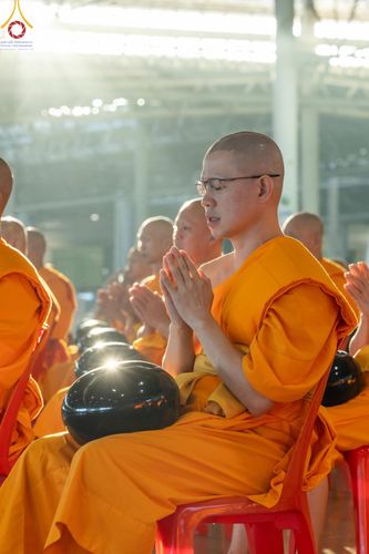 ภาพ No.177546:พิธีตักบาตรและพิธีบูชาข้าวพระ ในวันอาทิตย์ต้นเดือนที่ 1 ธันวาคม พ.ศ. 2567 ณ สภาธรรมกายสากล วัดพระธรรมกาย