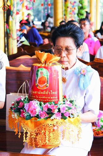 ภาพ No.168253:พิธีทอดกฐิน ณ วัดถนนโค้ง จ.ลพบุรี ในโครงการกฐินสามัคคีทั่วไทย 30,000 วัด บูชาธรรม 80 ปี หลวงพ่อธัมมชโย โดยคณะศิษยานุศิษย์วัดพระธรรมกาย วันที่ 20 ตุลาคม พ.ศ. 2567