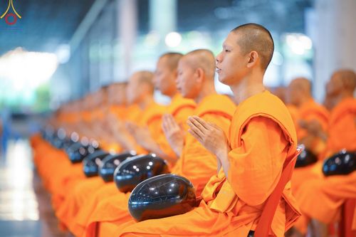 ภาพ No.149874:พิธีตักบาตร , พิธีปฎิบัติธรรม , พิธีถวายภัตตาหารเมนูสวรรค์ ในพรรษาแห่งการเข้าถึงธรรม วันธรรมชัย วันอังคารที่ 27 สิงหาคม พ.ศ.2567 ณ สภาธรรมกายสากล วัดพระธรรมกาย