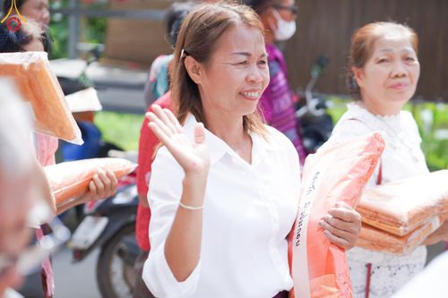 ภาพ No.168477:พิธีทอดกฐิน ณ วัดป่าศรีสุวรรณ จ.ชัยภูมิ ในโครงการกฐินสามัคคีทั่วไทย 30,000 วัด บูชาธรรม 80 ปี หลวงพ่อธัมมชโย โดยคณะศิษยานุศิษย์วัดพระธรรมกาย วันที่ 20 ตุลาคม พ.ศ. 2567