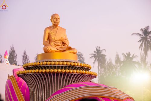 ภาพ No.110214:พิธีตักบาตรพระธรรมยาตราฯ ในโครงการธรรมยาตรากตัญญูบูชา มหาปูชนียาจารย์ พระมงคลเทพมุนี(สด จนฺทสโร) พระผู้ปราบมาร ปีที่ 12 ณ อนุสรณ์สถานลำดับที่ 2 สถานที่ตั้งมโนปณิธานบวชตลอดชีวิต อนุสรณ์สถานบางนางแท่น จ.นครปฐม วันที่ 11 มกราคม พ.ศ. 2567