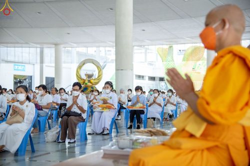 ภาพ No.82787:พิธีบุพเปตพลี ครั้งที่ 136 ร่วมอุทิศบุญแด่ญาติที่ล่วงลับไปแล้ว และสืบทอดอายุพระพุทธศาสนา วันเสาร์ที่ 17 มิถุนายน พ.ศ.2566 (วันพระแรม 14 ค่ำเดือน 7) ณ หอฉันคุณยายอาจารย์ฯ วัดพระธรรมกาย