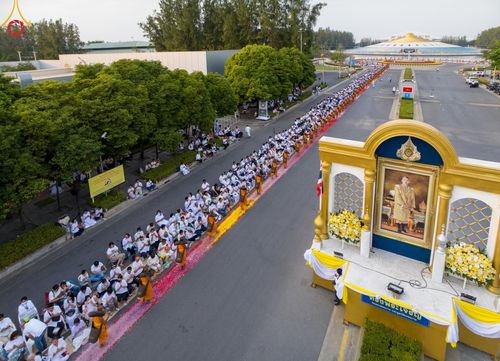 ภาพ No.120283:พิธีต้อนรับพระธรรมยาตรา ในโครงการธรรมยาตรา กตัญญูบูชา มหาปูชนียาจารย์ พระมงคลเทพมุนี(สด จนฺทสโร) พระผู้ปราบมาร อนุสรณ์สถาน 7 แห่ง ปีที่ 12 วันที่ 28 มกราคม พ.ศ. 2567 ณ วัดพระธรรมกาย จ.ปทุมธานี (ชุดที่ 2)
