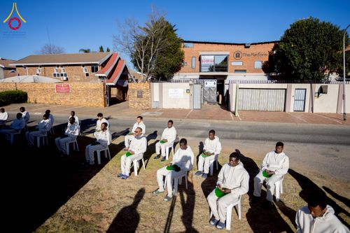 ภาพ No.231132:วันศุกร์ที่ 27 มิถุนายน พ.ศ. 2568 พิธีตัดปอยผมและพิธีปลงผมนาคธรรมทายาทแห่งทวีปแอฟริกา พ.ศ. 2568  โครงการบรรพชาอุปสมบทพระธรรมทายาทนานาชาติแห่งทวีปแอฟริกา ครั้งที่ 2 ณ วัดพระธรรมกายโจฮันเนสเบิร์ก สาธารณรัฐแอฟริกาใต้