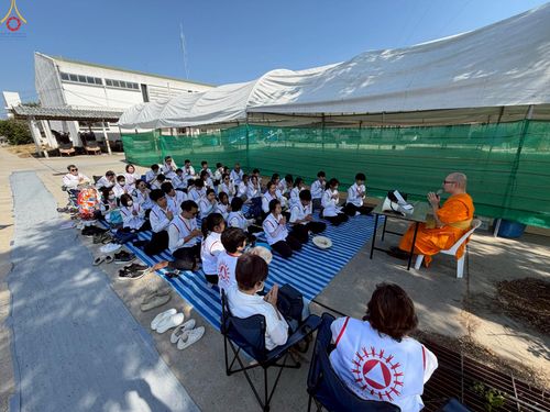 ภาพ No.296193:ภาพเบื้องหลังอาสาสมัครรวมใจ ชุดที่ 2 ในโครงการธรรมยาตรา กตัญญูบูชา มหาปูชนียาจารย์ พระมงคลเทพมุนี(สด จนฺทสโร) พระผู้ปราบมาร อนุสรณ์สถาน 7 แห่ง ปีที่ 14