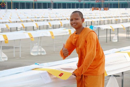 ภาพ No.321519:วันที่ 9-10 เมษายน พ.ศ.2569 การเตรียมงาน มัดถุงน้ำ ถ่วงขาโต๊ะไทยธรรม เพื่องานถวายมหาสังฆทาน 40,000 กว่าวัดทั่วประเทศ วันคุ้มครองโลก 22 เมษายน พ.ศ.2569 วัดพระธรรมกาย