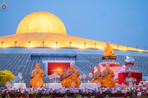 ภาพ No.90139:พิธีปลูกทรัพย์บานชื่น  เนื่องใน 139 ปี วันคล้ายวันเกิดด้วยรูปกายเนื้อ พระมงคลเทพมุนี (สด จนฺทสโร) พระผู้ปราบมาร วันอังคารที่ 10 ตุลาคม พ.ศ. 2566 ณ วัดพระธรรมกาย จ.ปทุมธานี