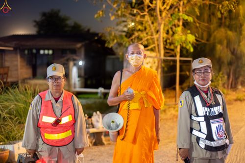 ภาพ No.301574:ภาพเบื้องหลังอาสาสมัครรวมใจ ชุดที่ 4 ในโครงการธรรมยาตรา กตัญญูบูชา มหาปูชนียาจารย์ พระมงคลเทพมุนี(สด จนฺทสโร) พระผู้ปราบมาร อนุสรณ์สถาน 7 แห่ง ปีที่ 14