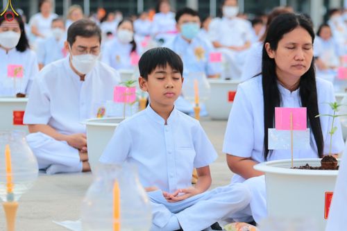 ภาพ No.90155:พิธีปลูกทรัพย์บานชื่น  เนื่องใน 139 ปี วันคล้ายวันเกิดด้วยรูปกายเนื้อ พระมงคลเทพมุนี (สด จนฺทสโร) พระผู้ปราบมาร วันอังคารที่ 10 ตุลาคม พ.ศ. 2566 ณ วัดพระธรรมกาย จ.ปทุมธานี