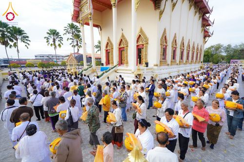 ภาพ No.278571:วันอาทิตย์ที่ 14 ธันวาคม พ.ศ.2568  พิธีเวียนประทักษิณ พิธีวันทาสีมาพระประธาน โครงการบวชบูชาธรรมมหาปูชนียาจารย์ ของศูนย์ปฏิบัติธรรมบุรีรัมย์ ณ วัดกลาง พระอารามหลวง จังหวัดบุรีรัมย์