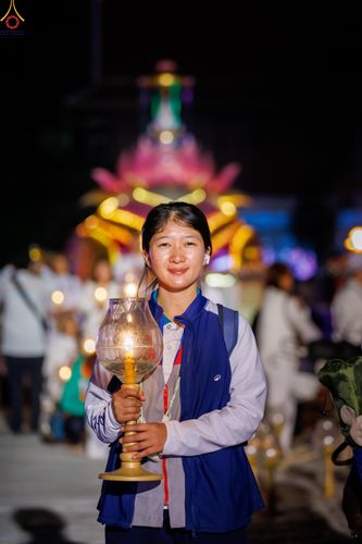 ภาพ No.294163:วันที่ 13 มกราคม พ.ศ. 2569 พิธีจุดประทีปถวายเป็นพุทธบูชา และบูชาธรรมมหาปูชนียาจารย์  (ภาพชุดที่ 2) ณ วัดสองพี่น้อง ต.ต้นตาล อ.สองพี่น้อง จ.สุพรรณบุรี ในโครงการธรรมยาตรา กตัญญูบูชา มหาปูชนียาจารย์ พระมงคลเทพมุนี(สด จนฺทสโร) พระผู้ปราบมาร อนุสรณ์สถาน 7 แห่