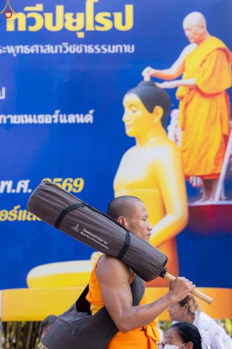 ภาพ No.304759:วันที่ 25 มกราคม พ.ศ. 2569 พิธีต้อนรับพระธรรมยาตรา (ภาพชุดที่ 2) รร.สามัคคีราษฏร์บำรุง-วัดพระธรรมกาย ในโครงการธรรมยาตรา กตัญญูบูชา มหาปูชนียาจารย์ พระมงคลเทพมุนี(สด จนฺทสโร) พระผู้ปราบมาร อนุสรณ์สถาน 7 แห่ง ปีที่ 14