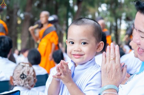 ภาพ No.287849:วันที่ 3 มกราคม พ.ศ. 2569 พิธีต้อนรับพระธรรมยาตรา ครั้งที่ 2 (ภาพชุดที่ 2) ในโครงการธรรมยาตรา กตัญญูบูชา มหาปูชนียาจารย์ พระมงคลเทพมุนี(สด จนฺทสโร) พระผู้ปราบมาร อนุสรณ์สถาน 7 แห่ง ปีที่ 14 ณ อนุสรณ์สถานมหาวิหารพระมงคลเทพมุนี (โลตัสแลนด์) อ.สองพี่น้อง จ.