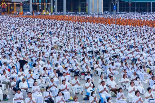 ภาพ No.307584:วันที่ 31 มกราคม พ.ศ. 2569 พิธีจุดประทีปธรรมถวายเป็นพุทธบูชา  และบูชาธรรมมหาปูชนียาจารย์ (ภาพชุดที่ 2) ณ วัดพระธรรมกาย ปทุมธานี ในโครงการธรรมยาตรา กตัญญูบูชา มหาปูชนียาจารย์ พระมงคลเทพมุนี(สด จนฺทสโร) พระผู้ปราบมาร อนุสรณ์สถาน 7 แห่ง ปีที่ 14