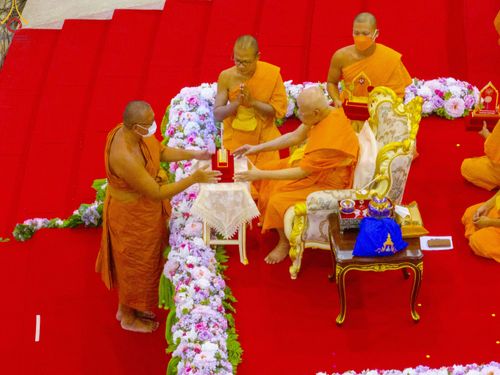 ภาพ No.85238:พิธีมุทิตาสักการะพระภิกษุ ผู้สอบได้เปรียญธรรม ๙ ประโยคระดับโลก, พิธีมอบโล่เกียรติยศและทุนการศึกษา สำนักเรียนบาลีดีเด่นทั่วประเทศ ในวันสมาธิโลก อาทิตย์ที่ 6 สิงหาคม พ.ศ. 2566 ณ สภาธรรมกายสากล วัดพระธรรมกาย