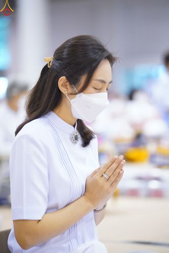 ภาพ No.84499:พิธีถวายผ้าอาบน้ำฝนและประทีปโคมไฟ ในวันอาสาฬหบูชา ณ ห้องแก้วสารพัดนึก 1 วัดพระธรรมกาย วันอังคารที่ 1 สิงหาคม พ.ศ. 2566