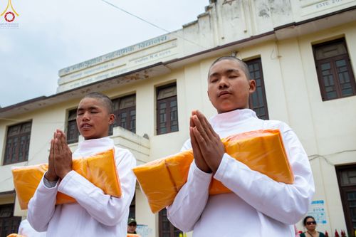 ภาพ No.77647:พิธีตัดปอยผมและปลงผมนาคธรรมทายาท ในโครงการบรรพชาสามเณรหมู่ ประเทศเนปาล วันที่ 11 มีนาคม พ.ศ.2566