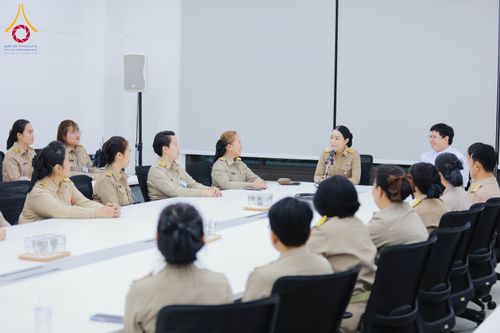 ภาพ No.311468:วันจันทร์ที่ 23 กุมภาพันธ์ พ.ศ. 2569 เปิดโลกทัศน์ผู้บริหารสถานศึกษายุคใหม่ เรียนรู้ต้นแบบการพัฒนาคนผ่านพลัง “บวร–V-Star” ผู้เข้ารับการพัฒนาตามโครงการ สพฐ. ศึกษาดูงานวัดพระธรรมกาย เสริมภาวะผู้นำคุณธรรมสู่การบริหารโรงเรียนอย่างยั่งยืน ณ อาคาร 100 ปี คุณยาย