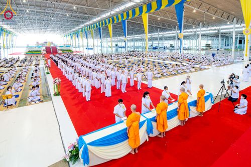 พิธีรำลึกนักสร้างบารมี ในวันมหารำลึกครั้งที่ 33 วันเสาร์ที่ 16 กันยายน พ.ศ. 2566 ณ หน้ารัตนบัลลังก์ สภาธรรมกายสากล วัดพระธรรมกาย