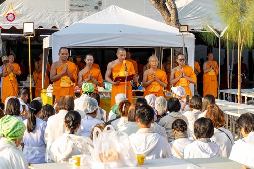 ภาพ No.292708:วันที่ 12 มกราคม พ.ศ. 2569 พิธีถวายภัตตาหารเป็นสังฆทาน แด่พระธรรมยาตรา ณ อนุสรณ์สถานมหาวิหารพระมงคลเทพมุนี (โลตัสแลนด์) อ.สองพี่น้อง จ.สุพรรณบุรี ในโครงการธรรมยาตรา กตัญญูบูชา มหาปูชนียาจารย์ พระมงคลเทพมุนี(สด จนฺทสโร) พระผู้ปราบมาร อนุสรณ์สถาน 7 แห่ง ปี