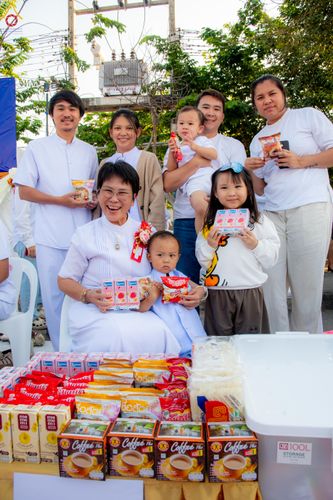 ภาพ No.282667:วันเสาร์ที่ 20 ธันวาคม พ.ศ.2568 พิธีตักบาตรพระ 10,000 รูป (ชุด 2) เนื่องในโอกาส 194 ปี จังหวัดกาญจนบุรี และอุทิศส่วนกุศลให้แด่บรรพชนทั้งหลาย บริเวณถนนสองแคว (Skywalk) เมืองกาญจนบุรี