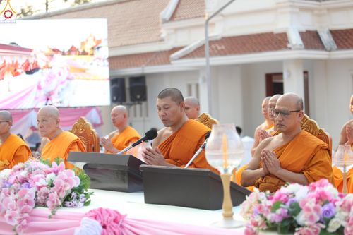 ภาพ No.296966:วันที่ 17 มกราคม พ.ศ. 2569 พิธีจุดประทีปถวายเป็นพุทธบูชา และบูชาธรรมมหาปูชนียาจารย์  ณ วัดโบสถ์บน ต.บางคูเวียง จ.นนทบุรี อนุสรณ์สถานลำดับที่ 4 สถานที่เกิดด้วยกายธรรม ในโครงการธรรมยาตรา กตัญญูบูชา มหาปูชนียาจารย์ พระมงคลเทพมุนี(สด จนฺทสโร) พระผู้ปราบมาร อ