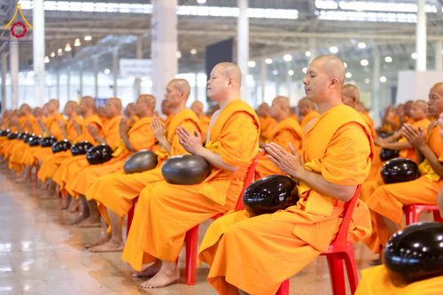 ภาพ No.308446:วันที่ 1 กุมภาพันธ์ พ.ศ. 2569 พิธีตักบาตรข้าวสารอาหารแห้ง ณ บ้านแก้วเรือนทองคุณยาย สภาธรรมกายสากล วัดพระธรรมกาย