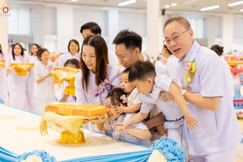 ภาพ No.318548:วันอาทิตย์ต้นเดือนที่ 5 เมษายน พ.ศ.2569 พิธีทอดผ้าป่าสมทบมหาสังฆทาน 40,000 กว่าวัดทั่วประเทศ ณ สภาธรรมกายสากล วัดพระธรรมกาย