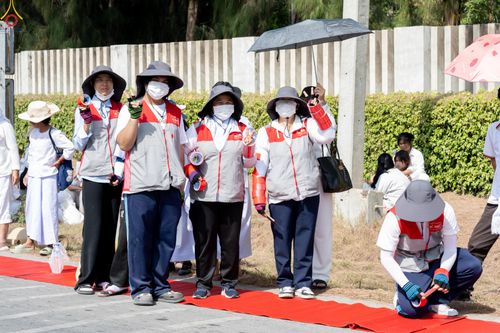 ภาพ No.296229:ภาพเบื้องหลังอาสาสมัครรวมใจ ชุดที่ 2 ในโครงการธรรมยาตรา กตัญญูบูชา มหาปูชนียาจารย์ พระมงคลเทพมุนี(สด จนฺทสโร) พระผู้ปราบมาร อนุสรณ์สถาน 7 แห่ง ปีที่ 14