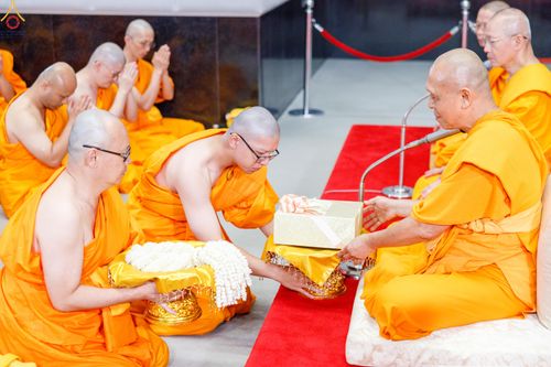 ภาพ No.338893:วันที่ 11 กรกฎาคม พศ.2569 พิธีบรรพชาอุปสมบท โครงการอุปสมบทหมู่ธรรมทายาทนานาชาติ  IDOP รุ่นที่ 21 (ภาษาจีน)  จากประเทศจีน มาเลเซีย สิงคโปร์ และไต้หวัน , โครงการบรรพชาสามเณรโรงเรียนนานาชาติ รุ่นที่ 15