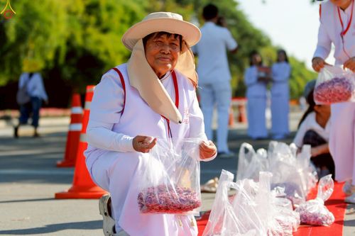 ภาพ No.296006:ภาพเบื้องหลังอาสาสมัครรวมใจ ชุดที่ 1 ในโครงการธรรมยาตรา กตัญญูบูชา มหาปูชนียาจารย์ พระมงคลเทพมุนี(สด จนฺทสโร) พระผู้ปราบมาร อนุสรณ์สถาน 7 แห่ง ปีที่ 14