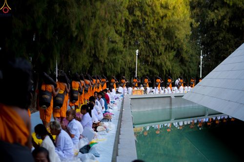 ภาพ No.287530:วันที่ 3 มกราคม พ.ศ. 2569 พิธีต้อนรับพระธรรมยาตรา ในโครงการธรรมยาตรา กตัญญูบูชา มหาปูชนียาจารย์ พระมงคลเทพมุนี(สด จนฺทสโร) พระผู้ปราบมาร อนุสรณ์สถาน 7 แห่ง ปีที่ 14 ณ อนุสรณ์สถานมหาวิหารพระมงคลเทพมุนี (โลตัสแลนด์) อ.สองพี่น้อง จ.สุพรรณบุรี