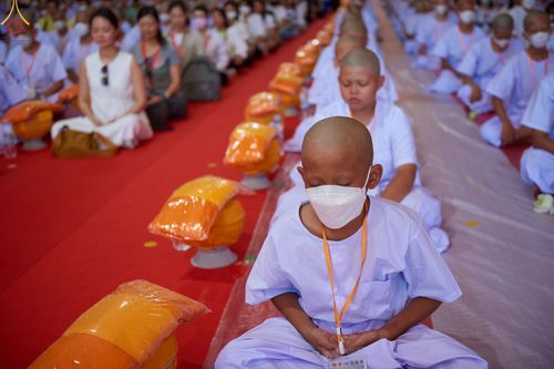 ภาพ No.67927:พิธีขอขมามอบผ้าไตรและบาตร แด่นาคธรรมทายาท ณ ประเทศอินโดนีเซีย เมื่อวันที่ 17 ธันวาคม พ.ศ. 2565