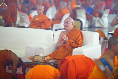 ภาพ No.59899:พิธีเจริญพระพุทธมนต์ "ฉลองอายุวัฒนมงคล 80 ปี หลวงพ่อธัมมชโย" พิธีถวายไทยธรรม คณะสงฆ์ 10,000 กว่าวัดทั่วประเทศ ในวันคุ้มครองโลก วันจันทร์ที่ 22 เมษายน พ.ศ. 2567 ณ สภาธรรมกายสากล วัดพระธรรมกาย จ.ปทุมธานี