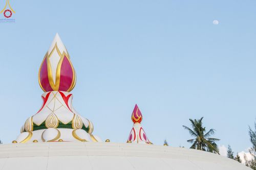ภาพ No.192596:พิธีจุดประทีปถวายเป็นพุทธบูชา และบูชาธรรมมหาปูชนียาจารย์ ณ อนุสรณ์สถานคลองบางนางแท่น อ.สามพราน จ.นครปฐม ในโครงการธรรมยาตรา กตัญญูบูชา มหาปูชนียาจารย์ พระมงคลเทพมุนี(สด จนฺทสโร) พระผู้ปราบมาร อนุสรณ์สถาน 7 แห่ง ปีที่ 13 วันที่ 10 มกราคม พ.ศ. 2568