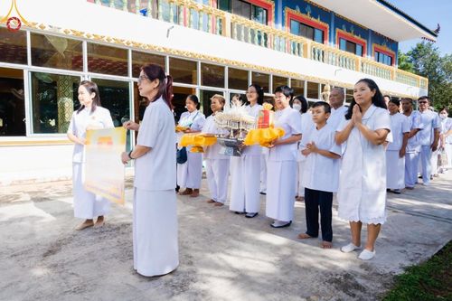 ภาพ No.166705:พิธีทอดกฐิน ณ วัดเขาดินมังกรทอง อ.บ่อทอง จ.ชลบุรี  ในโครงการกฐินสามัคคีทั่วไทย 30,000 วัด บูชาธรรม 80 ปี หลวงพ่อธัมมชโย โดยคณะศิษยานุศิษย์วัดพระธรรมกาย วันที่ 23 ตุลาคม พ.ศ. 2567