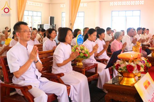 ภาพ No.171946:พิธีทอดกฐิน ณ วัดบ้านโนน จ.ปราจีนบุรี ในโครงการกฐินสามัคคีทั่วไทย 30,000 วัด บูชาธรรม 80 ปี หลวงพ่อธัมมชโย โดยคณะศิษยานุศิษย์วัดพระธรรมกาย วันที่ 27 ตุลาคม พ.ศ. 2567