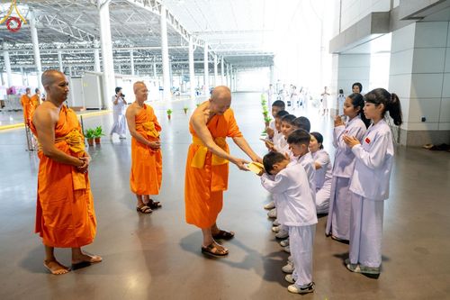 ภาพ No.150047:พิธีทอดผ้าป่าสมทบกฐินวัดพระธรรมกาย และสมทบกฐิน 30,000 วัดทั่วไทย ครั้งที่ 1 เนื่องในวันธรรมชัย 27 สิงหาคม พ.ศ.2567 ณ สภาธรรมกายสากล วัดพระธรรมกาย