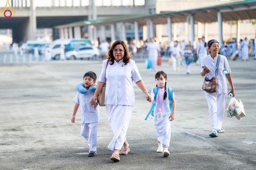 ภาพ No.158882:พิธีตักบาตร ในวันอาทิตย์ต้นเดือน วันที่ 6 ตุลาคม พ.ศ. 2567 ณ สภาธรรมกายสากล วัดพระธรรมกาย