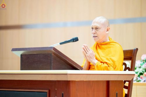 ภาพ No.239847:วันที่ ๒๒ - ๒๔ สิงหาคม พ.ศ. ๒๕๖๘ สัมมนารวมใจผู้นำบุญ บูชาธรรม ๘๑ ปี หลวงพ่อธัมมชโย กฐินสามัคคีทั่วไทย ๓๐,๐๐๐ วัด โครงการอุปสมบทบูชาธรรมมหาปูชนียาจารย์ ๓,๐๐๐ รูป รุ่นที่ ๑