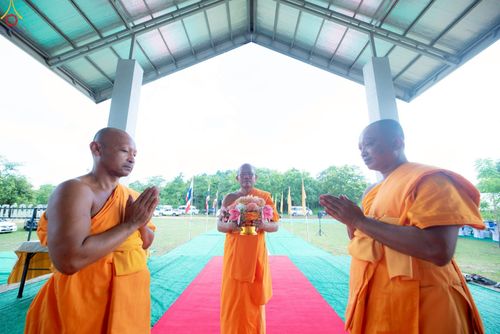 ภาพ No.255218:วันที่ 12 ตุลาคม พ.ศ. 2568 พิธีอัญเชิญพระบรมสารีริกธาตุและบรรจุ ลงในพระเกตุพระประธาน , พิธีทอดกฐินสามัคคีทั่วไทย 30,000 วัด โดยคณะศิษยานุศิษย์ วัดพระธรรมกาย  บูชาธรรม 81 ปี หลวงพ่อธัมมชโย ณ ธุดงคสถานเขาย้อย จ.เพชรบุรี