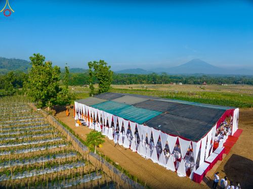 ภาพ No.104112:พิธีโปรยรัตนชาติ วางศิลาฤกษ์ สามเณรธรรมทายาทชาวอินโดนีเซียกว่า 1,000 รูป ณ มหาเจดีย์บุโรพุทโธ ประเทศอินโดนีเซีย ในวันที่ 21 ธันวาคม พ.ศ. 2566