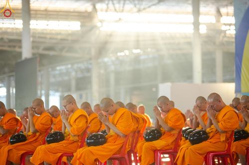 ภาพ No.177527:พิธีตักบาตรและพิธีบูชาข้าวพระ ในวันอาทิตย์ต้นเดือนที่ 1 ธันวาคม พ.ศ. 2567 ณ สภาธรรมกายสากล วัดพระธรรมกาย