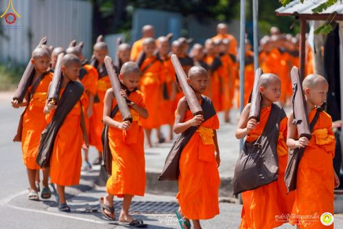 ภาพ No.222099:วันที่ 26-27 เมษายน พ.ศ. 2568 ศูนย์ปฏิบัติธรรมสวนผึ้ง ร่วมกับ ธุดงค์คสถานประจวบคีรีขันธ์ และวัดอ่าวน้อย  จัดกิจกรรมเดินธรรมยาตรา ตักบาตรข้าวสารอาหารแห้ง และจุดประทีปถวายเป็นพุทธบูชา ณ วัดอ่าวน้อย จ.ประจวบคีรีขันธ์