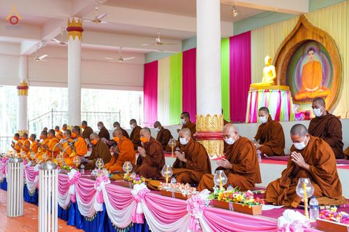 ภาพ No.76507:คณะสงฆ์และสามเณรบังกลาเทศ ปฎิบัติธรรมและจุดโคมประทีปถวายเป็นพุทธบูชา วันที่ 17 กุมภาพันธ์ พ.ศ. 2566