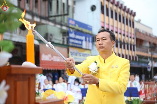 ภาพ No.146193:ตักบาตรพระ 1,384 รูป ทำบุญเมืองฝางครบรอบ 1,383 ปี ถวายเป็นพระราชกุศลแด่พระบาทสมเด็จพระเจ้าอยู่หัว เนื่องในโอกาสพระราชพิธีมหามงคล เฉลิมพระชนมพรรษา 6 รอบ 72 พรรษา วันเสาร์ที่ 27 กรกฎาคม พ.ศ.2567  ณ ถนนหน้าที่ว่าการอำเภอฝาง จ.เชียงใหม่