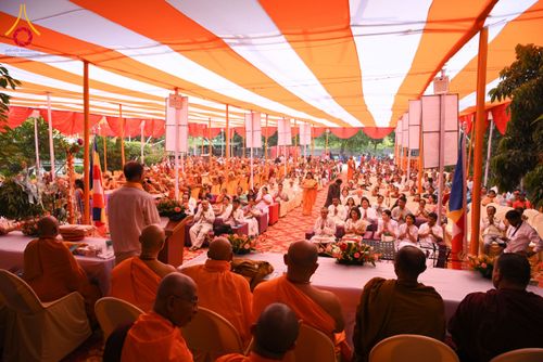 ภาพ No.179707:พิธีทอดกฐินสมทบ ณ วัดพุทธบังคลาเทศ (Bangladesh Buddhist Monastery, Bodhgaya)  เมืองพุทธคยา ประเทศอินเดีย วันที่ 11 พฤศจิกายน พ.ศ. 2567
