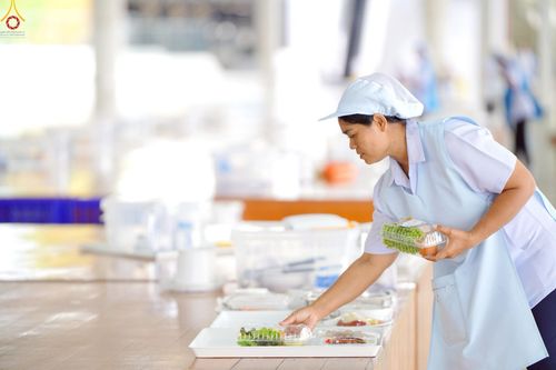 ภาพ No.248475:วันที่ 27 กันยายน พ.ศ. 2568 พิธีถวายเมนูสวรรค์เพื่อการบรรลุธรรม ณ หอฉันคุณยายอาจารย์ฯ วัดพระธรรมกาย