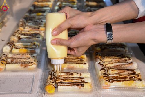 ภาพ No.108405:ถวายภัตตาหารเป็นสังฆทาน แด่คณะพระธรรมยาตราฯ ในโครงการธรรมยาตรากตัญญูบูชา มหาปูชนียาจารย์ พระมงคลเทพมุนี(สด จนฺทสโร) พระผู้ปราบมาร อนุสรณ์สถาน 7 แห่ง ปีที่ 12 วันที่ 7 มกราคม พ.ศ. 2567 ณ อนุสรณ์สถานโลตัสแลนด์ จ.สุพรรณบุรี